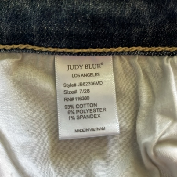 Judy Blue Relaxed Fit Size 7/28 - Picture 12 of 16
